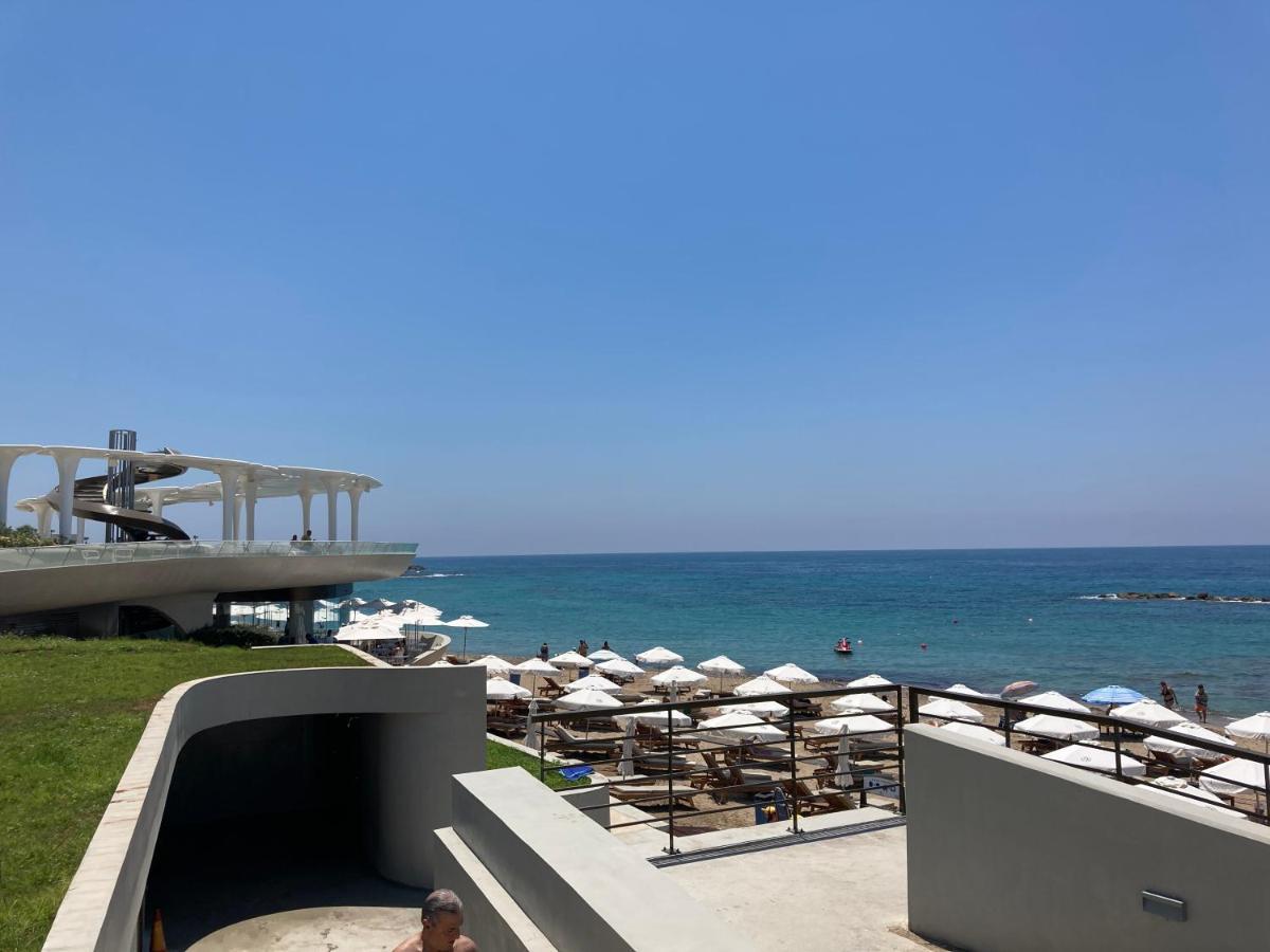 Sun Julz Apartments On The Beach パ フォス エクステリア 写真