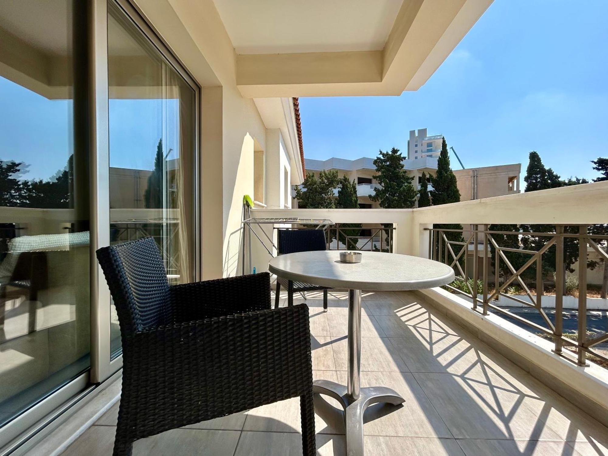 Sun Julz Apartments On The Beach パ フォス エクステリア 写真