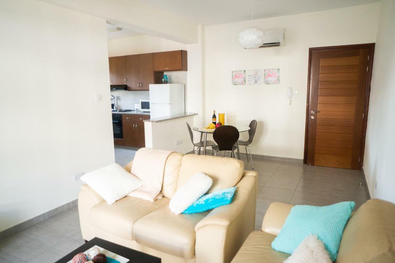 Sun Julz Apartments On The Beach パ フォス エクステリア 写真