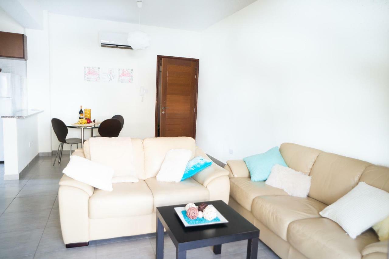 Sun Julz Apartments On The Beach パ フォス エクステリア 写真